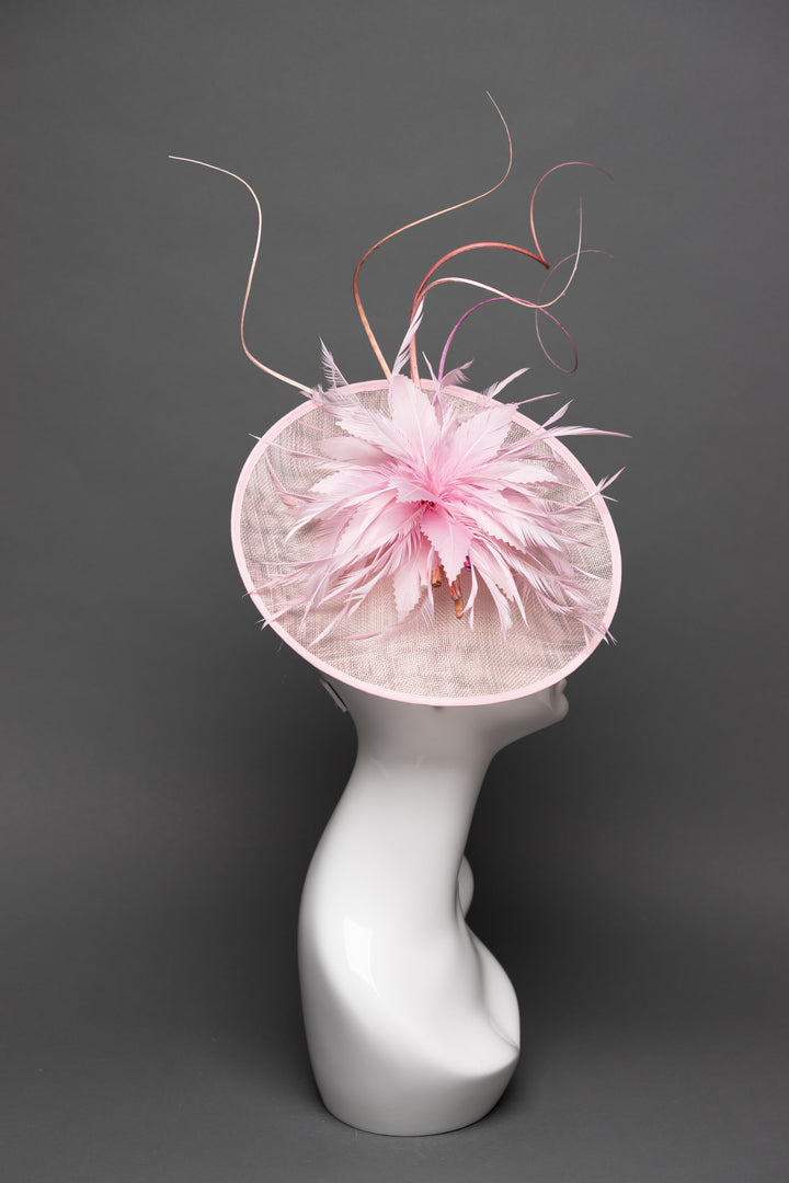 THG3084 - The Hat Girls