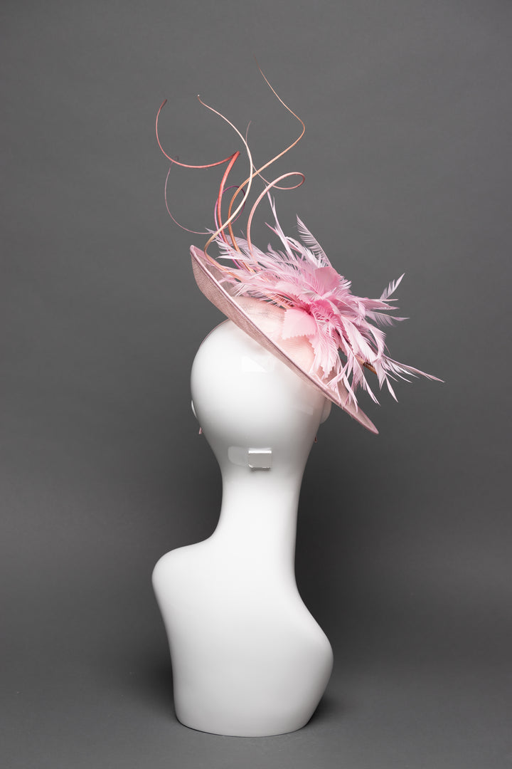 THG3084 - The Hat Girls