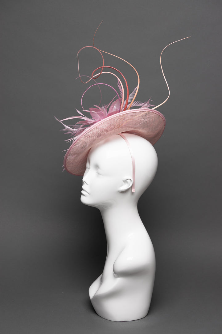 THG3084 - The Hat Girls