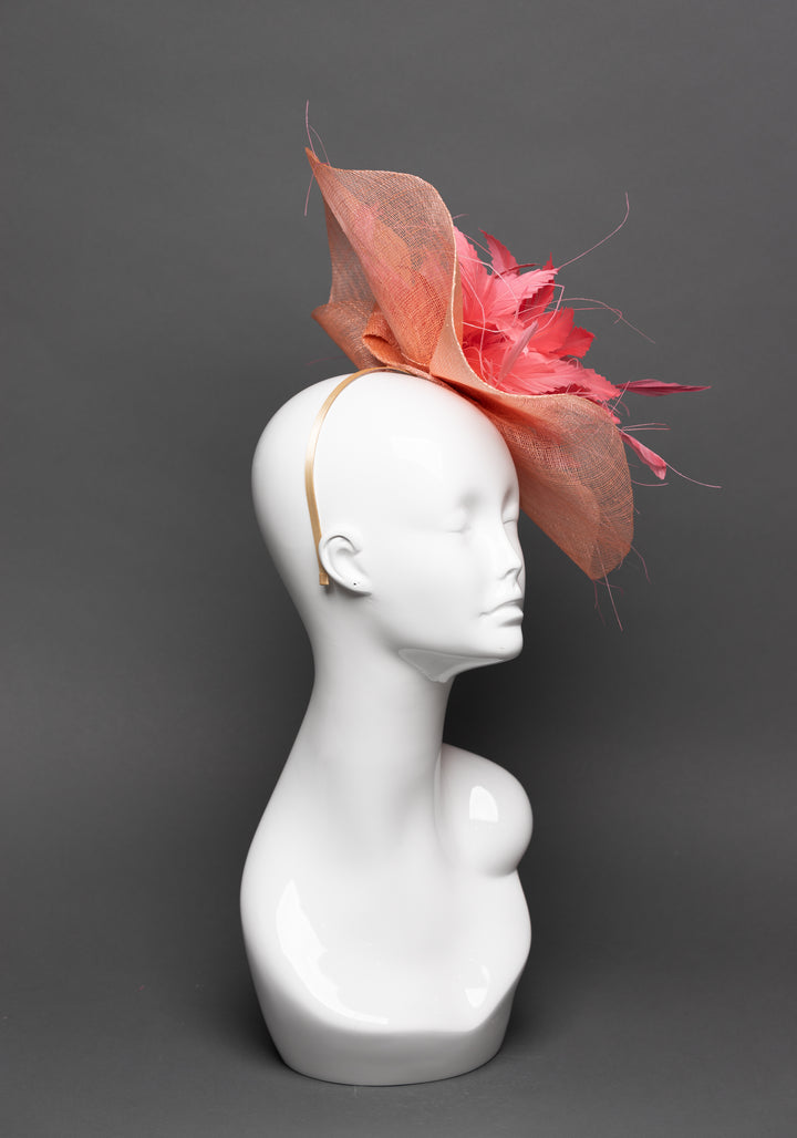 THG3085 - The Hat Girls