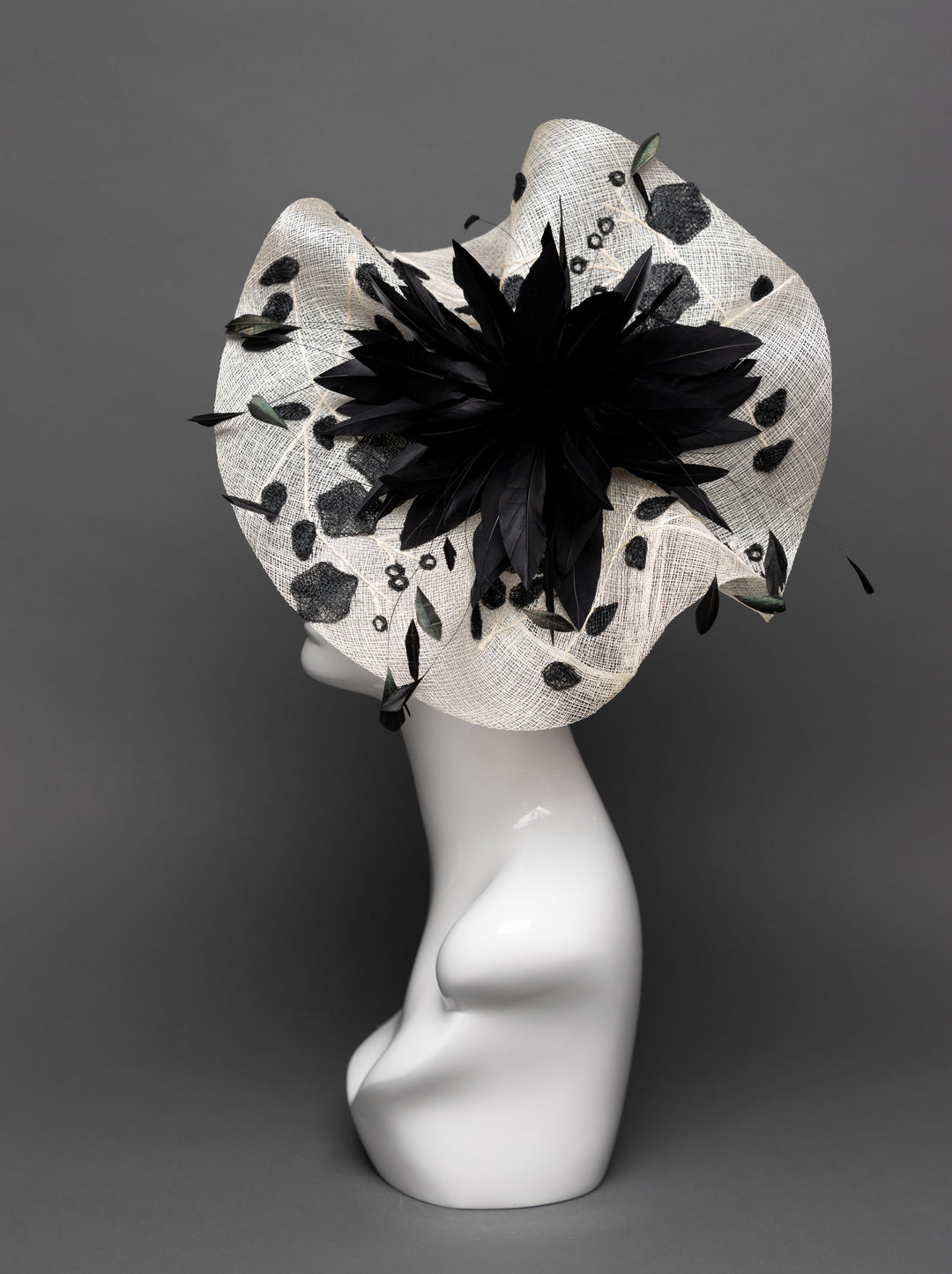 THG3087 - The Hat Girls