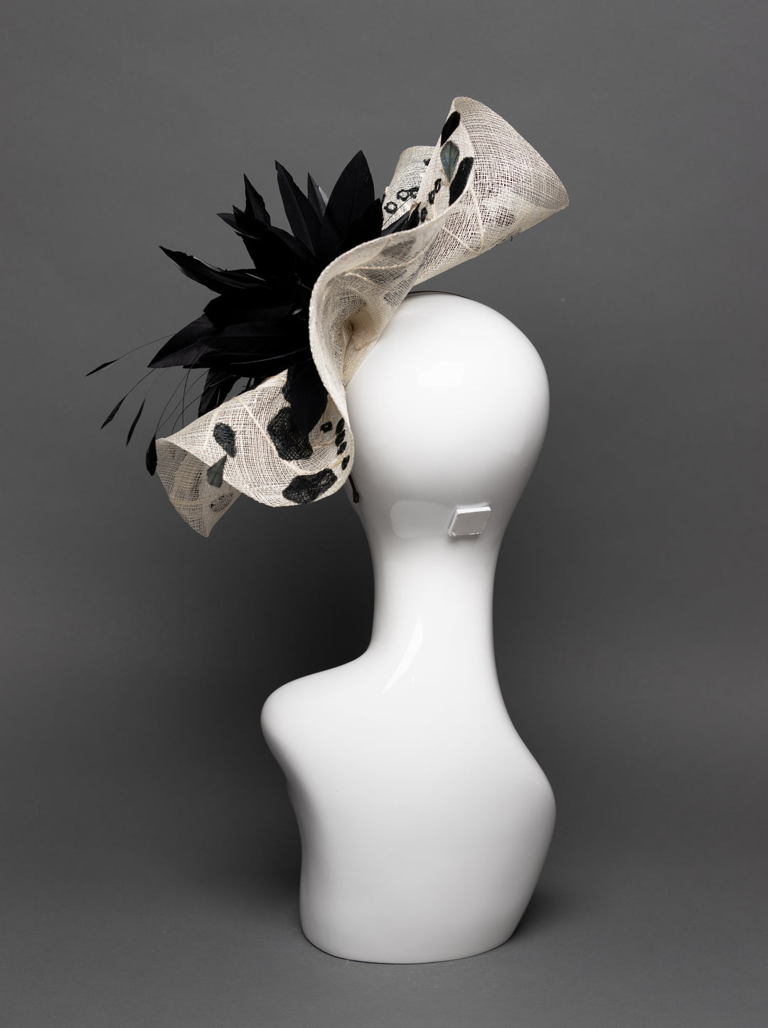 THG3087 - The Hat Girls