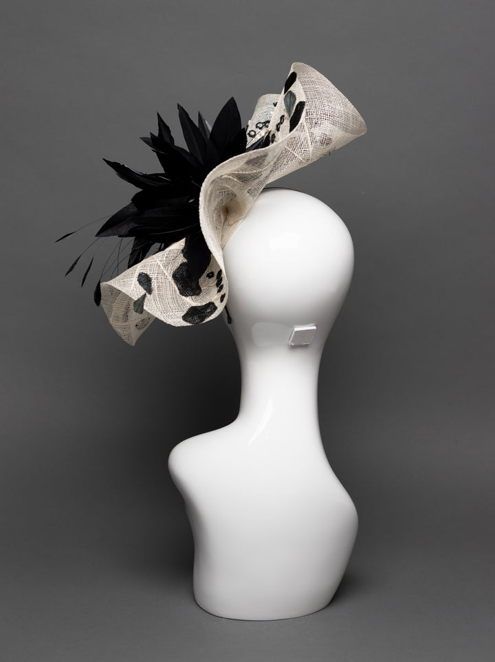 THG3087 - The Hat Girls