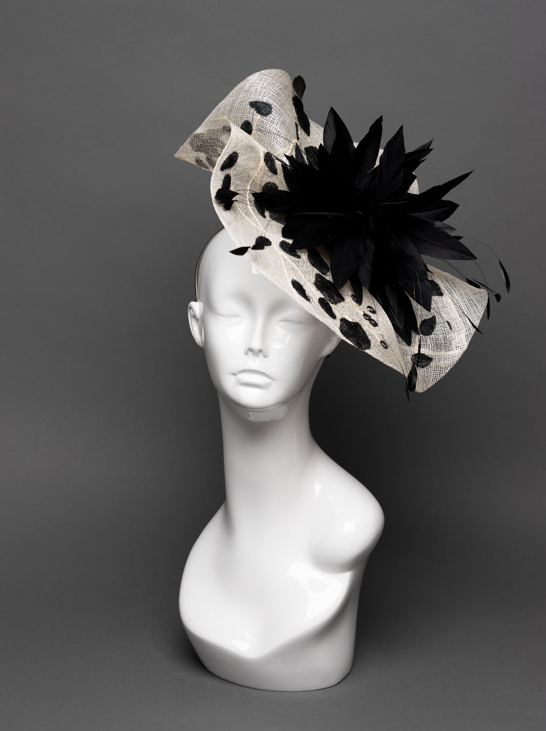 THG3087 - The Hat Girls