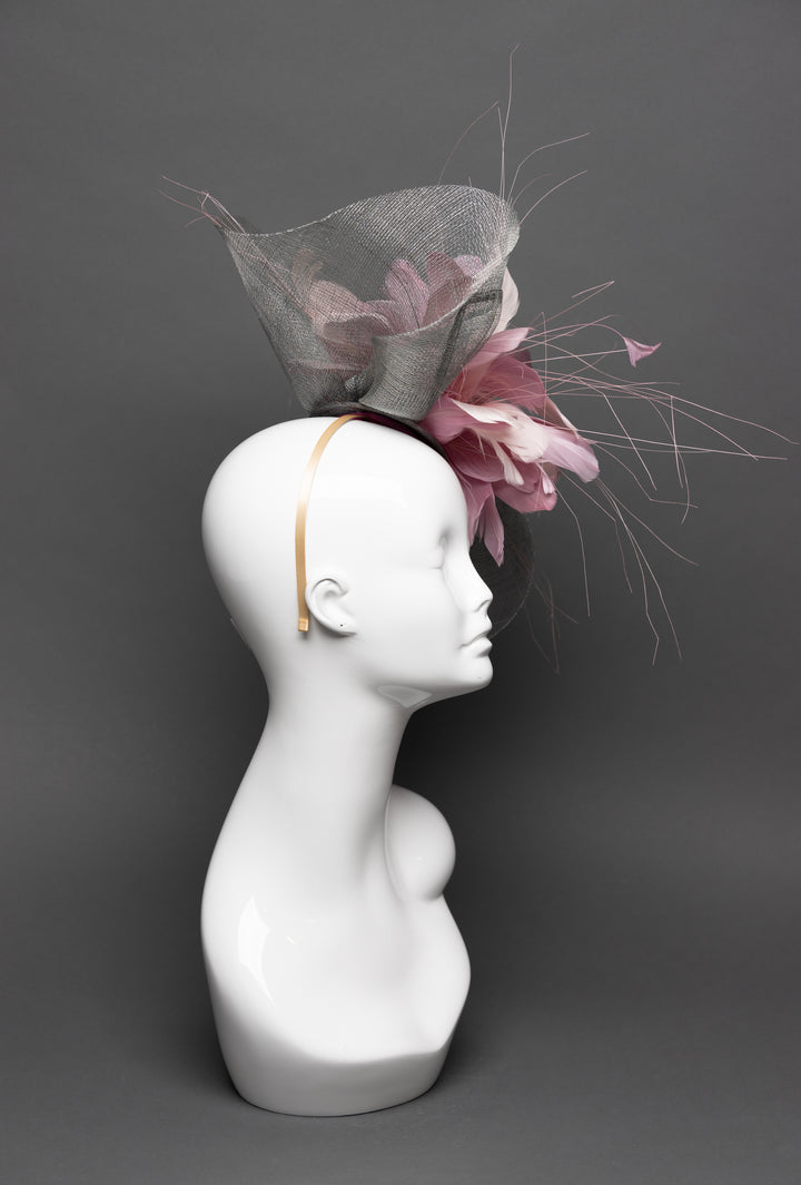 THG3091 - The Hat Girls