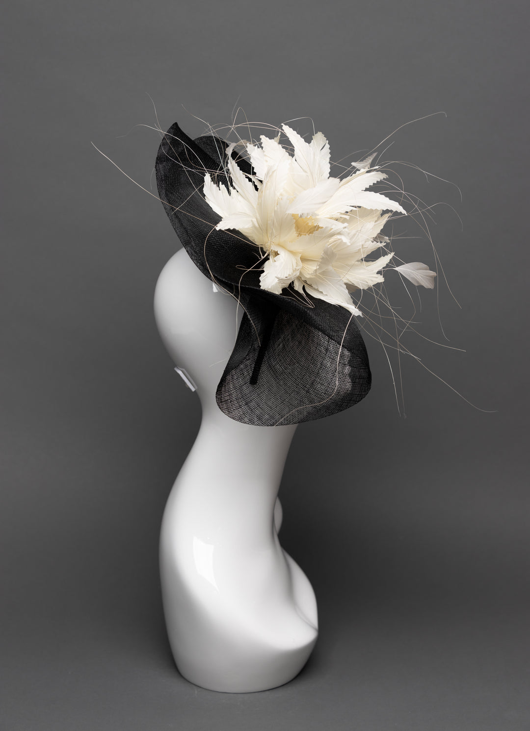 THG3092 - The Hat Girls