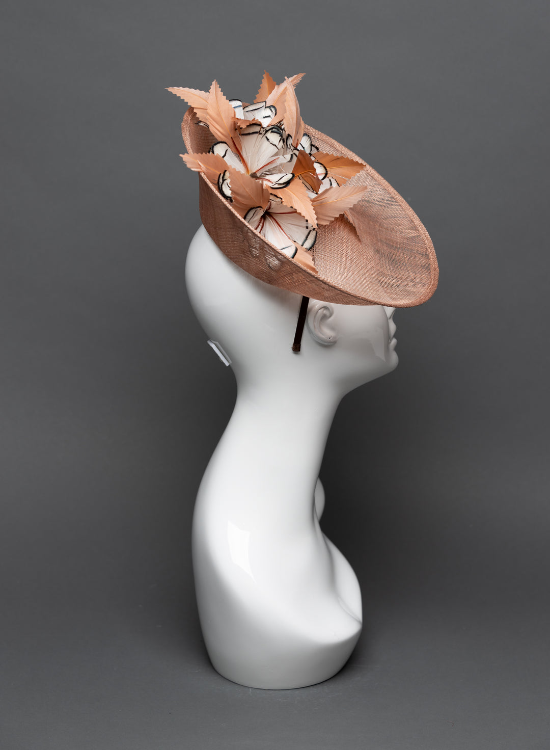 THG3137 - The Hat Girls