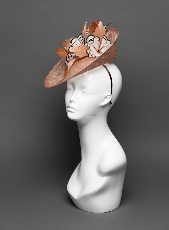 THG3137 - The Hat Girls