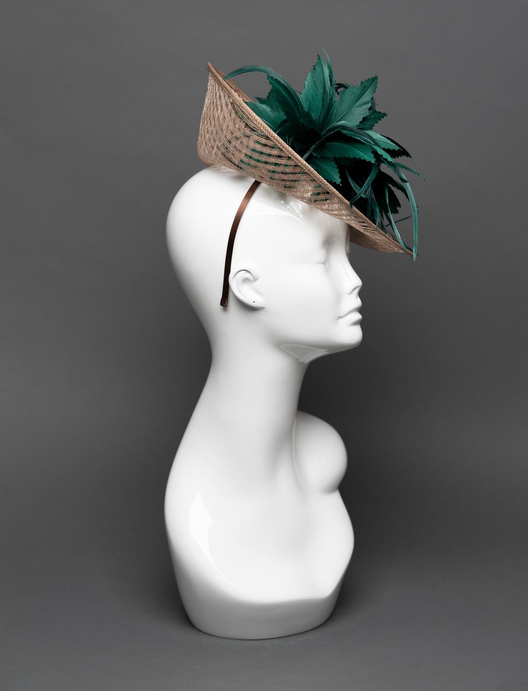 THG3139 - The Hat Girls