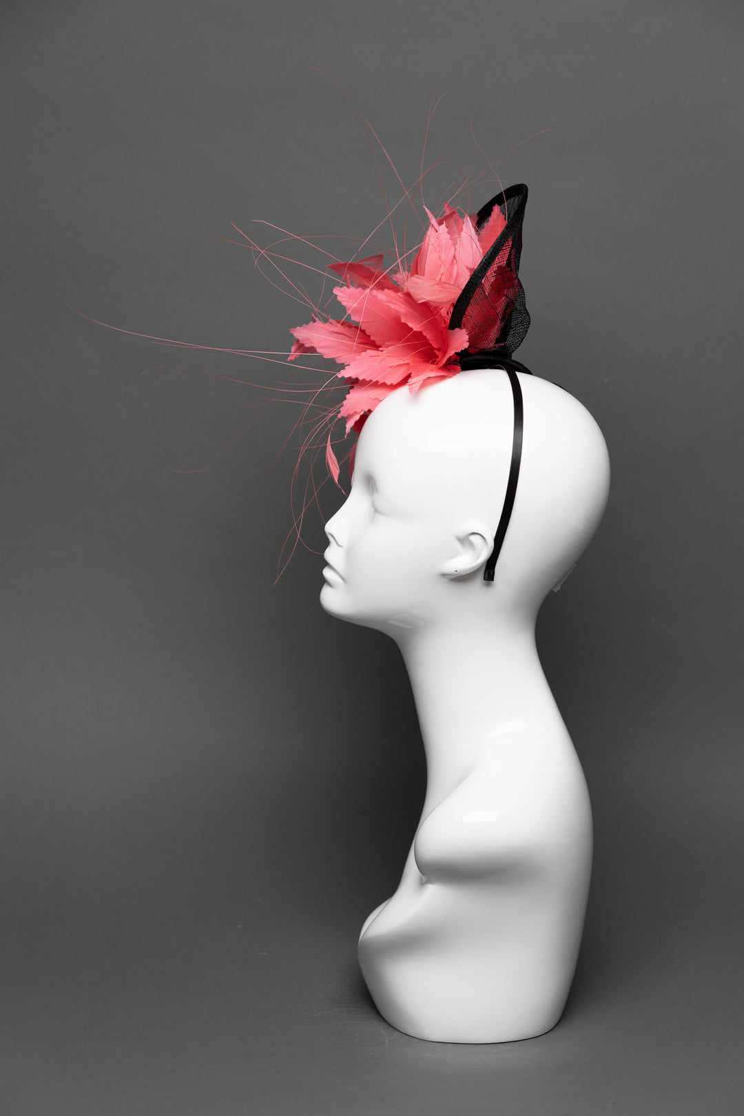 THG3144 - The Hat Girls