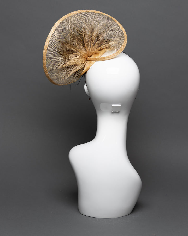 THG3146 - The Hat Girls