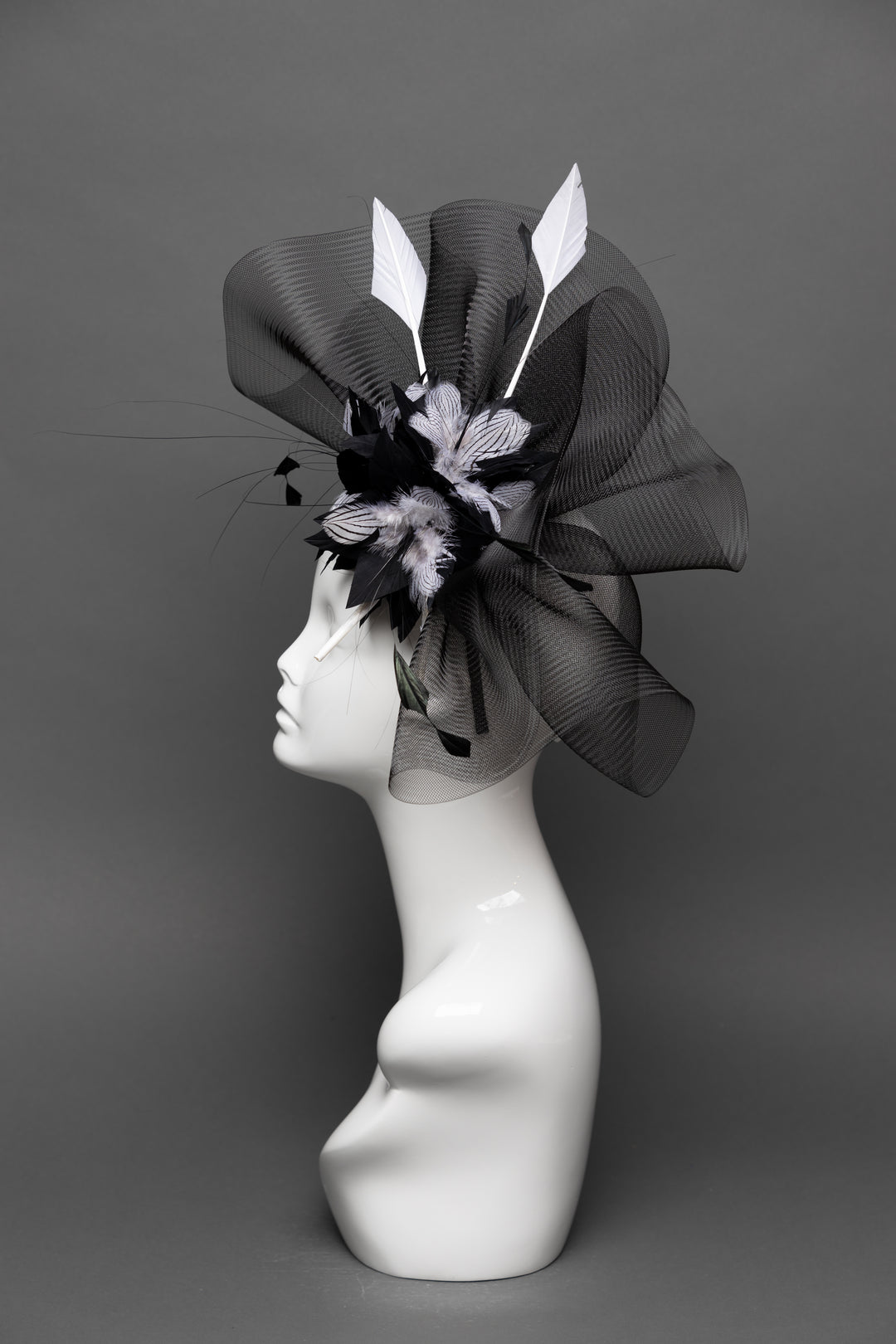 THG3149 - The Hat Girls