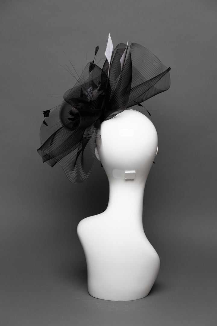 THG3149 - The Hat Girls