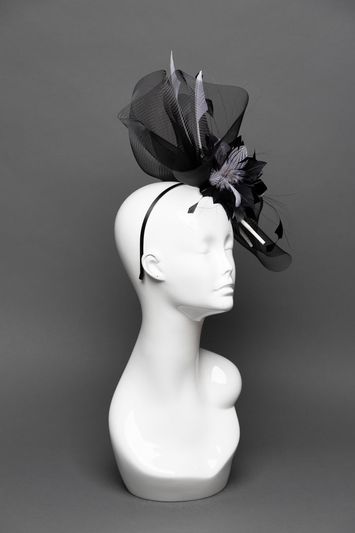 THG3149 - The Hat Girls