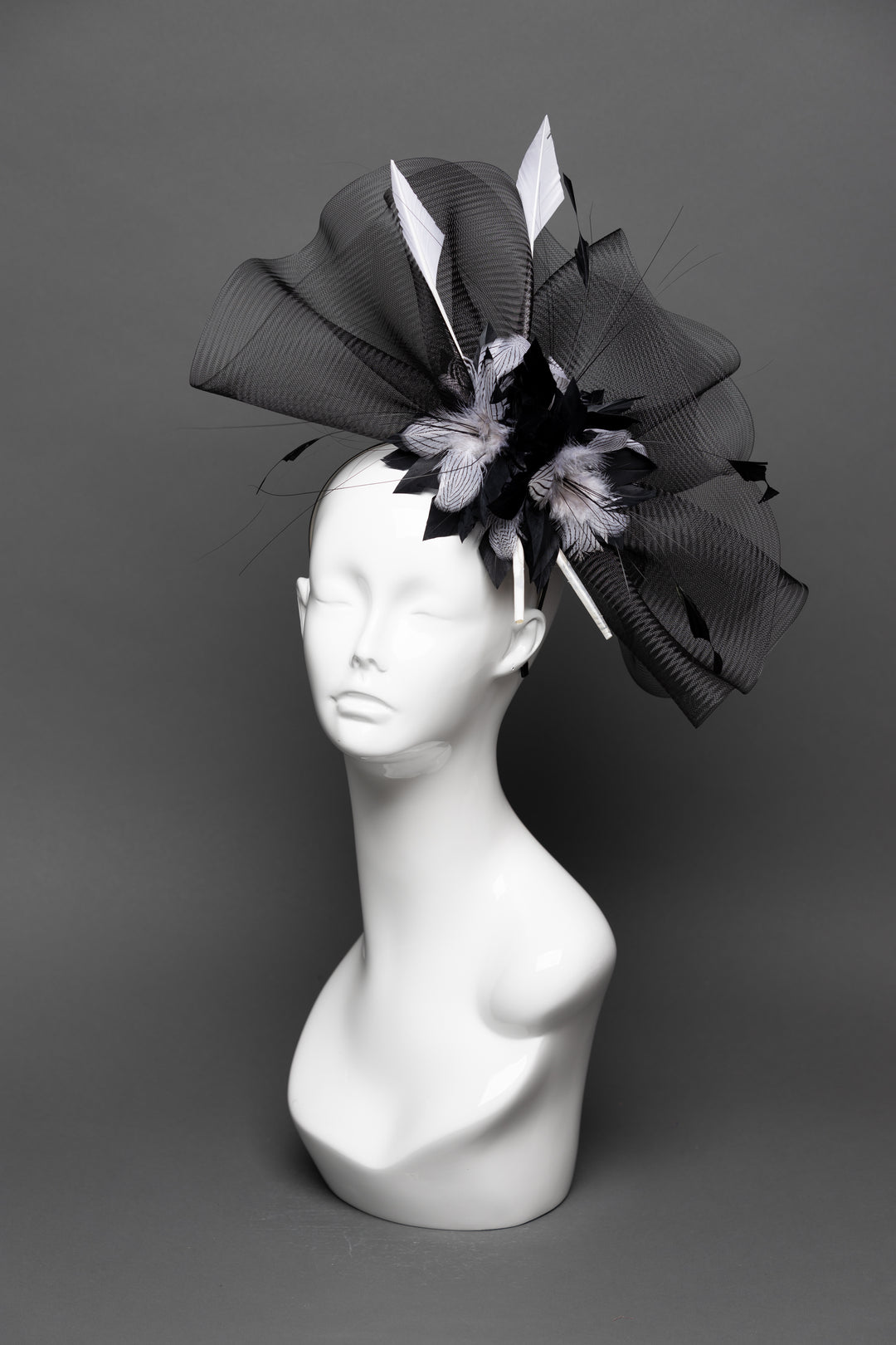 THG3149 - The Hat Girls