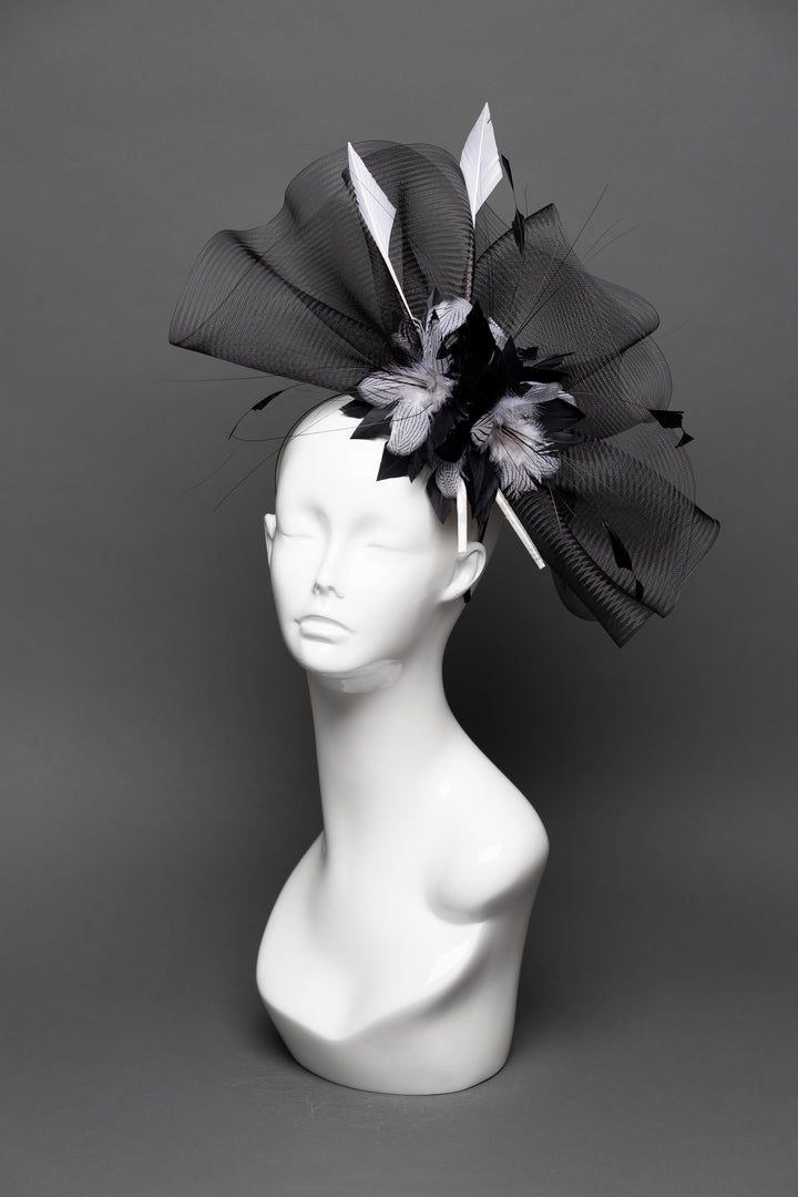 THG3149 - The Hat Girls