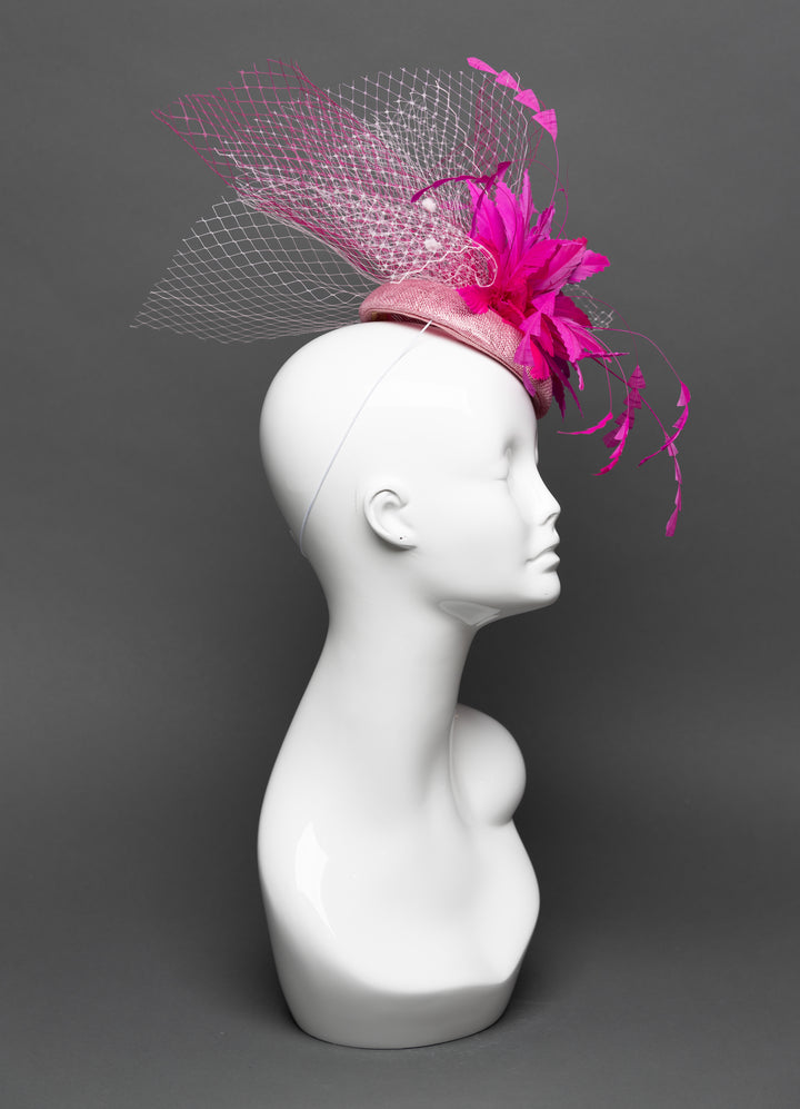 THG3155 - The Hat Girls