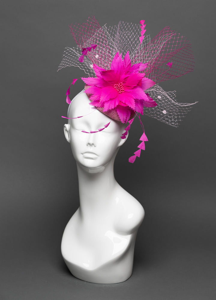 THG3155 - The Hat Girls