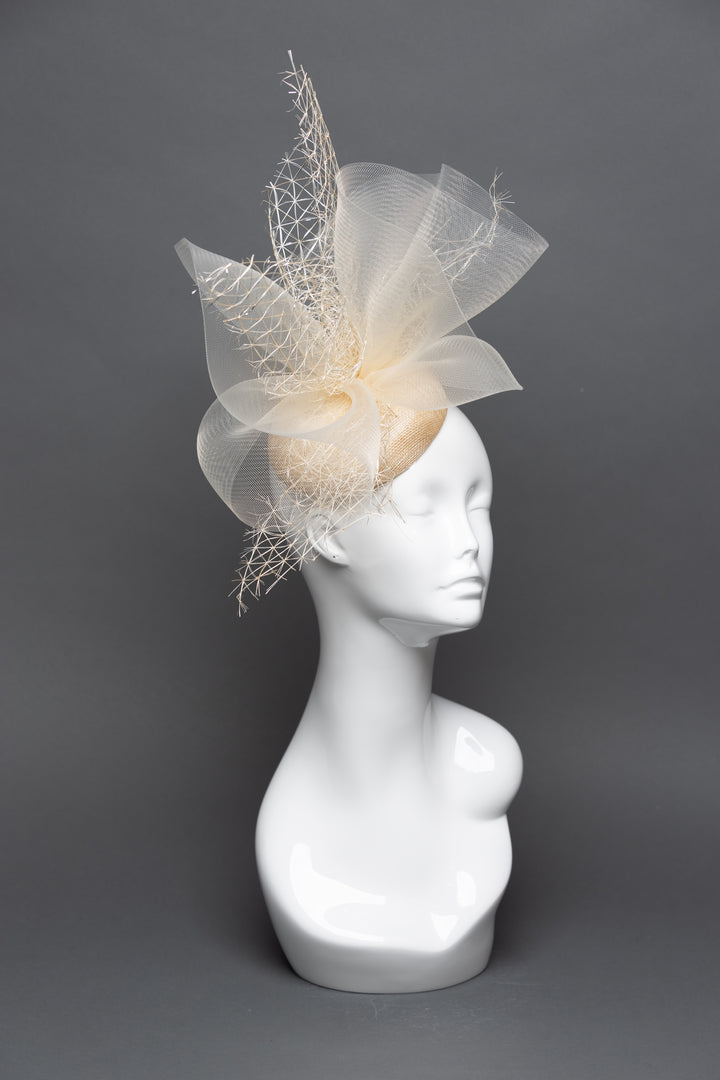 THG3158 - The Hat Girls