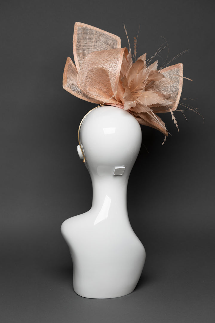 THG3295 - The Hat Girls