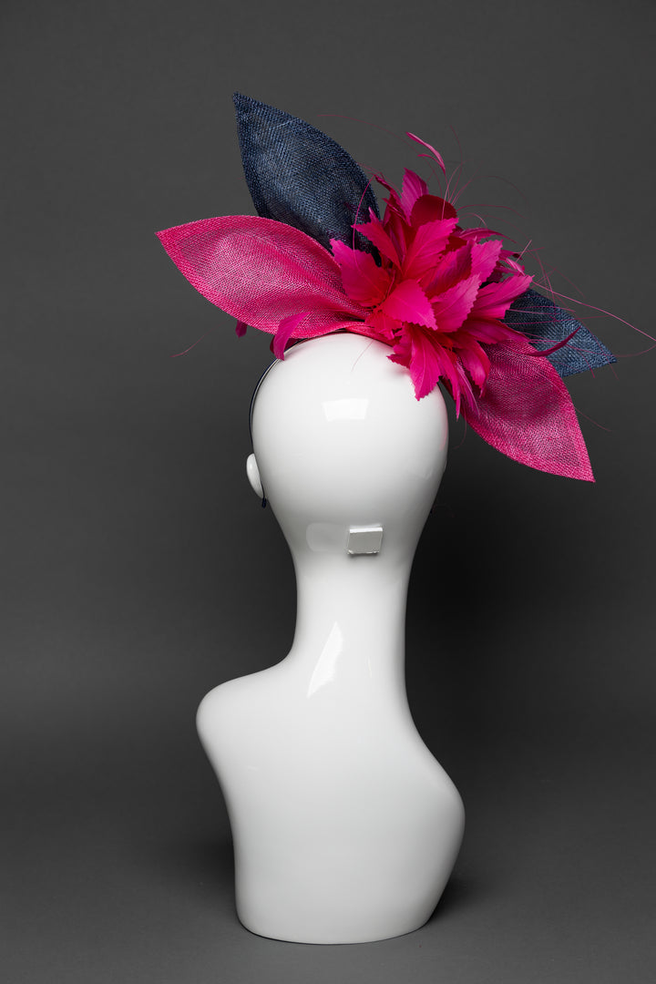 THG3299 - The Hat Girls