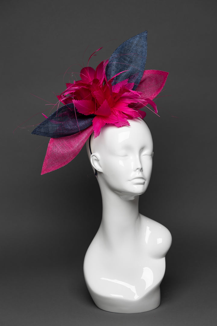 THG3299 - The Hat Girls