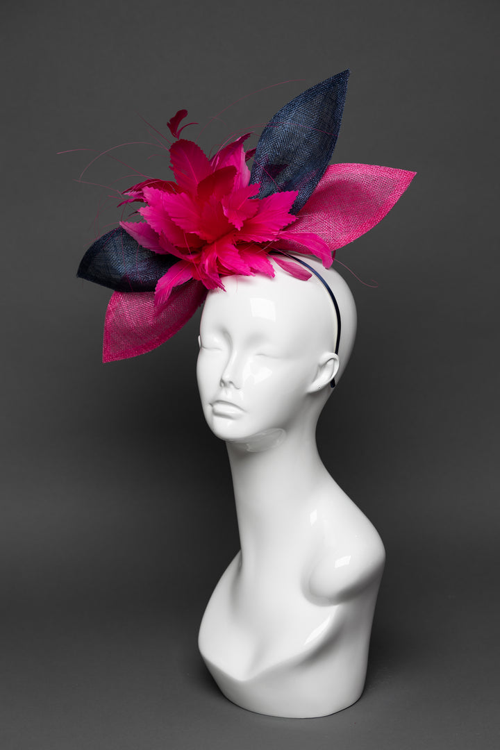 THG3299 - The Hat Girls