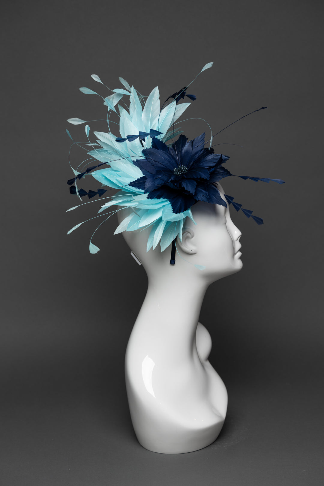 THG3312 - The Hat Girls