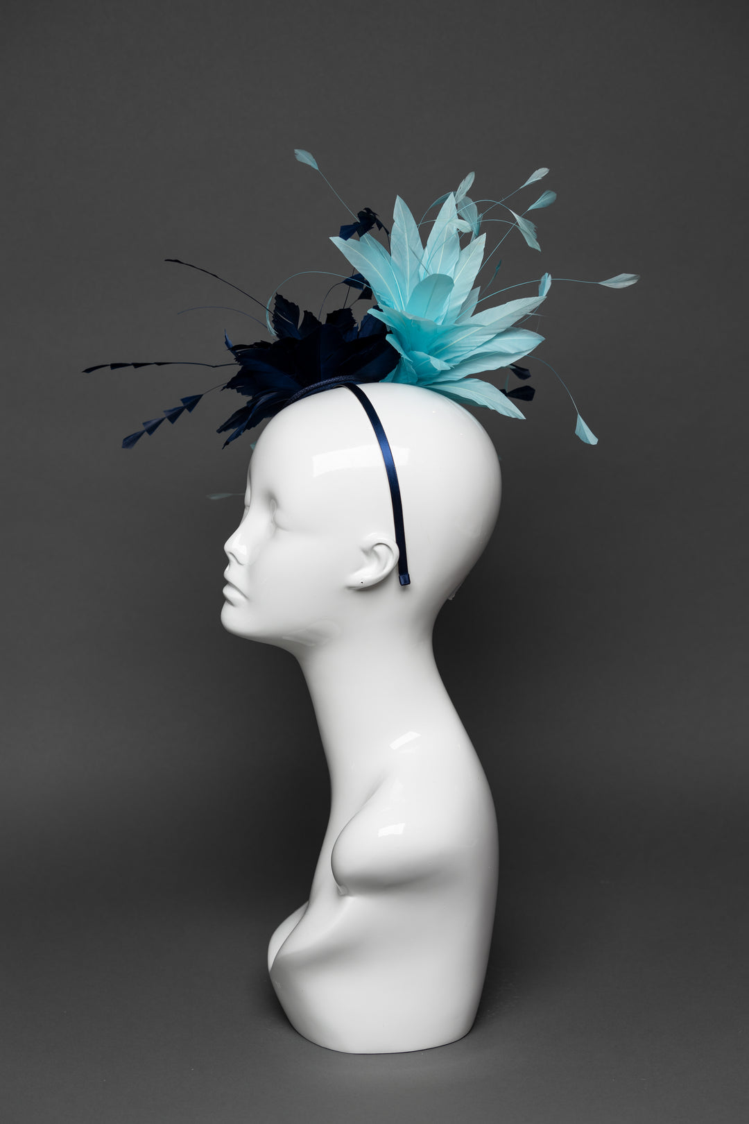 THG3312 - The Hat Girls