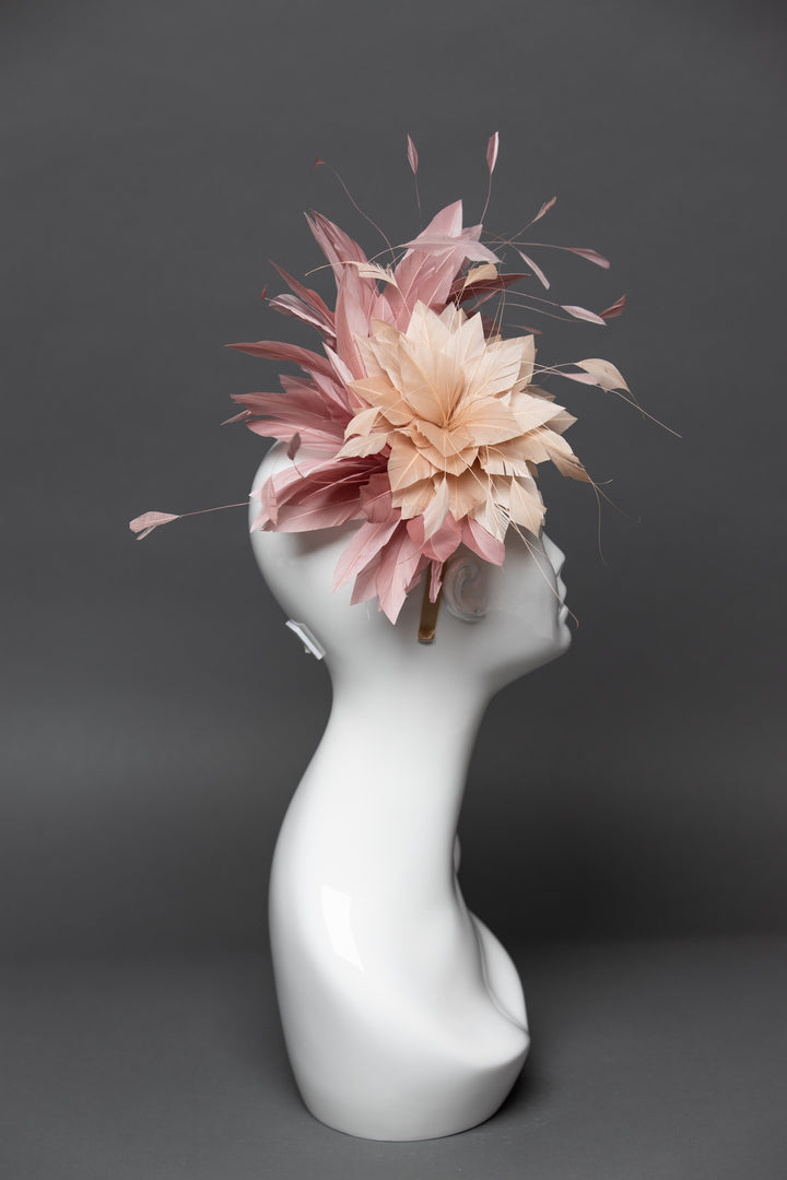 THG3321 - The Hat Girls