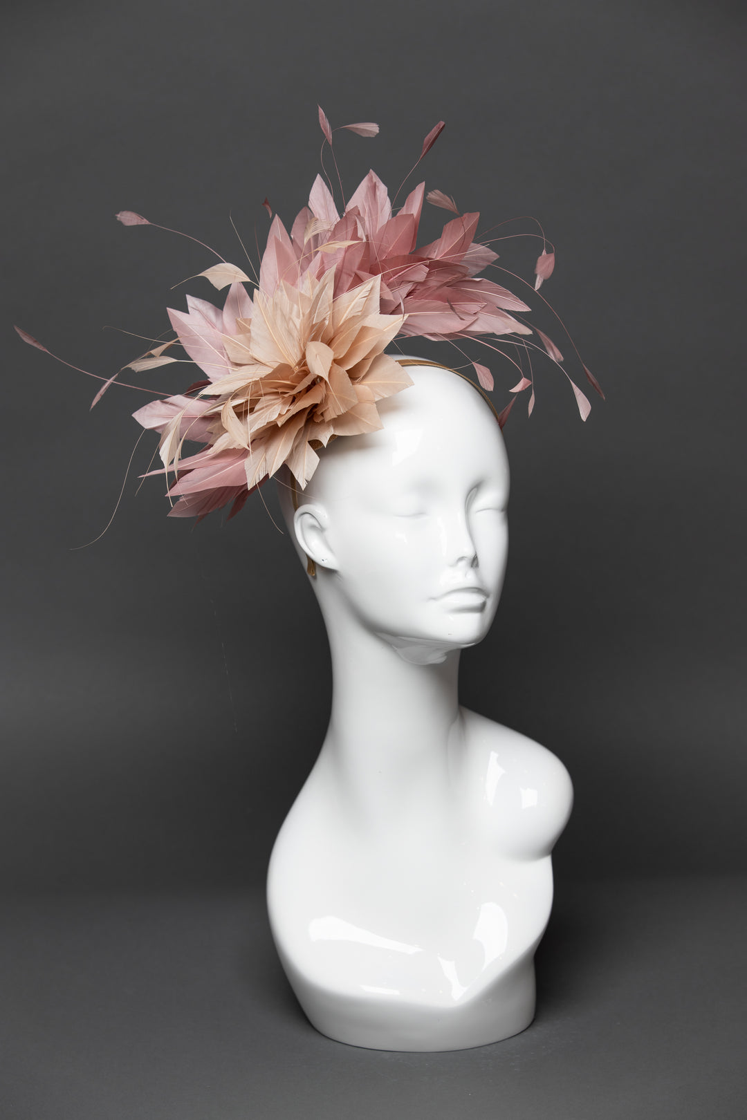 THG3321 - The Hat Girls