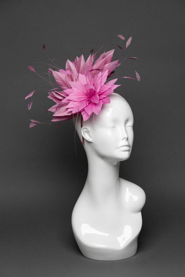 THG3323 - The Hat Girls