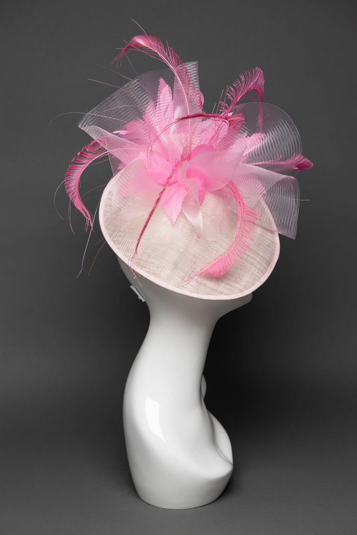 THG3331 - The Hat Girls