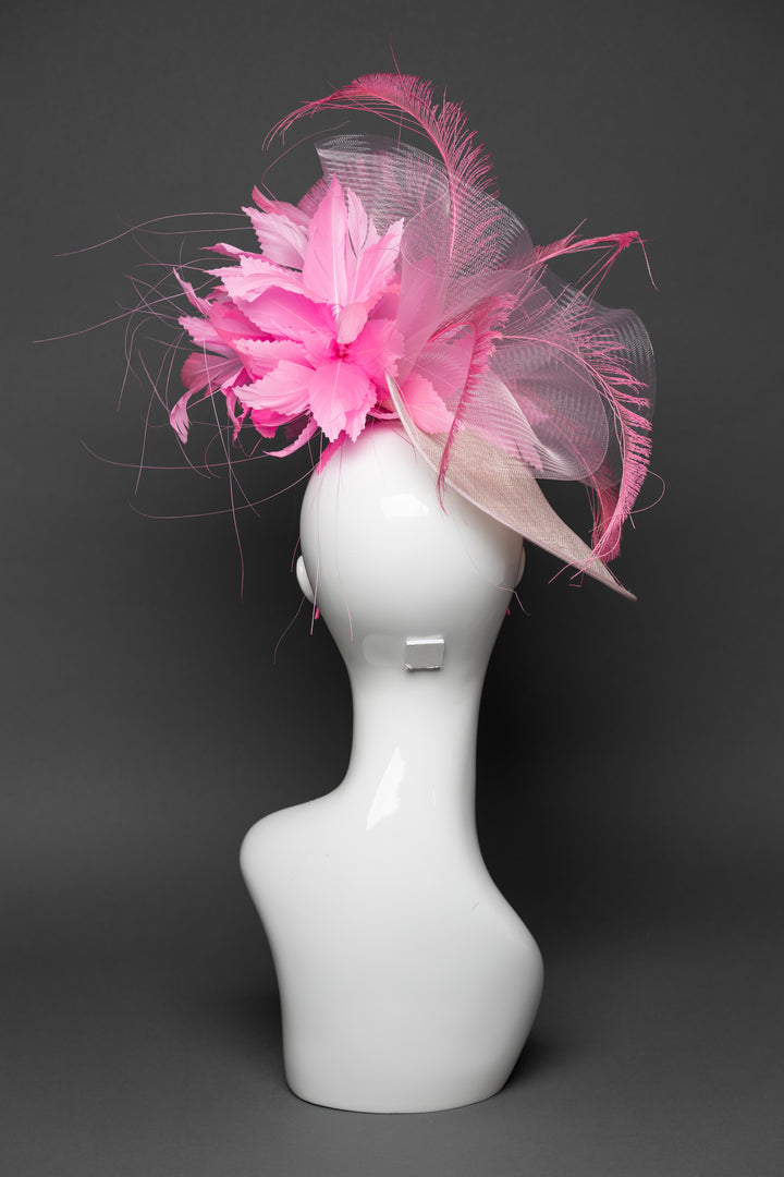 THG3331 - The Hat Girls