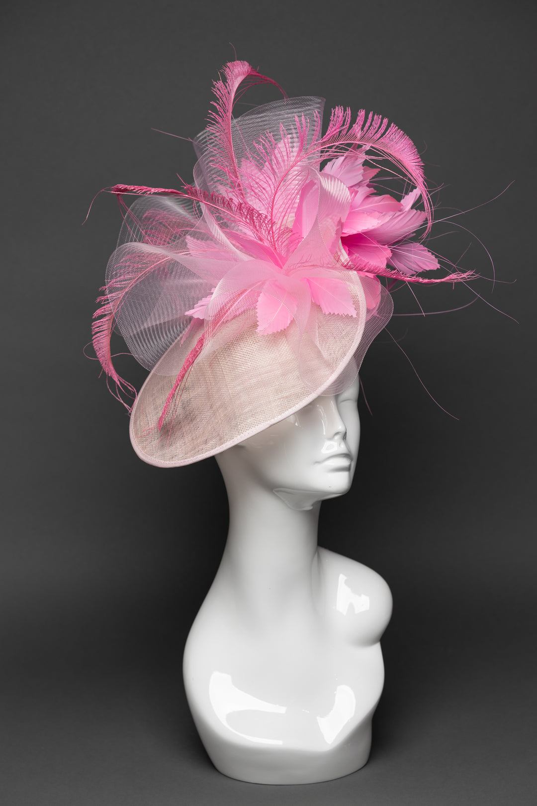 THG3331 - The Hat Girls