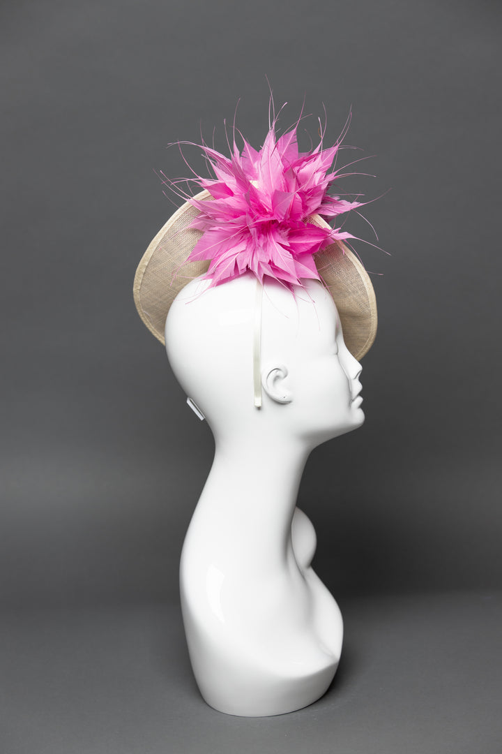 THG3443 - The Hat Girls