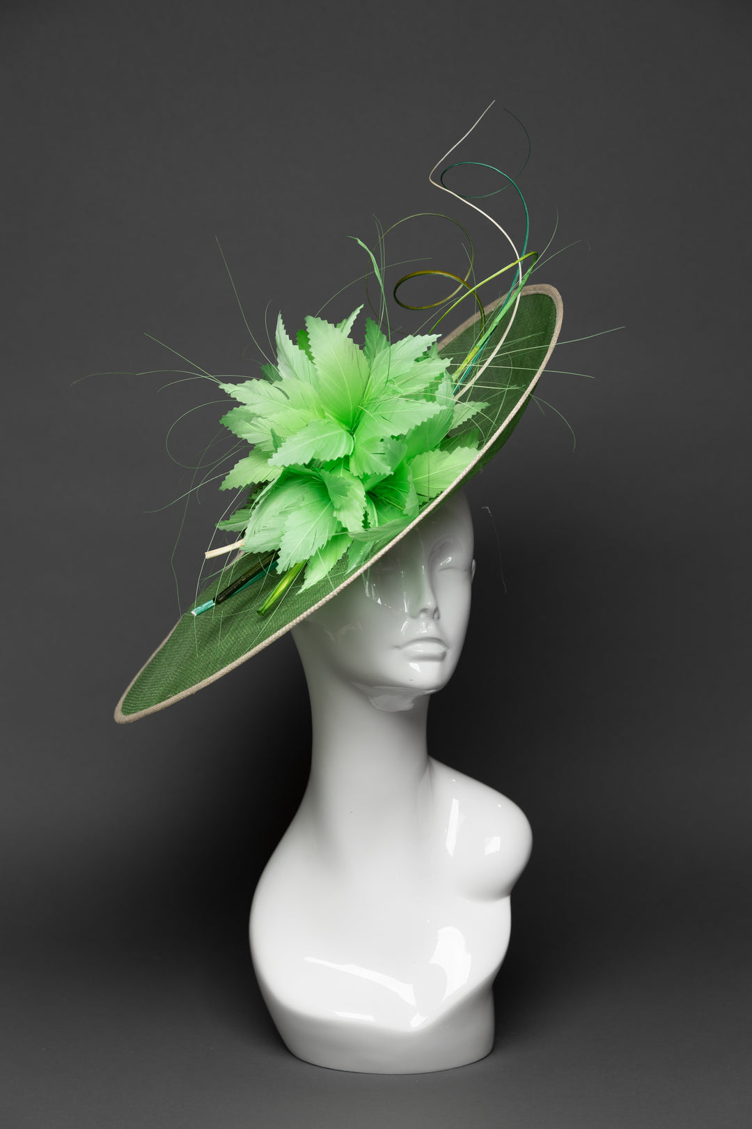 THG3396 - The Hat Girls