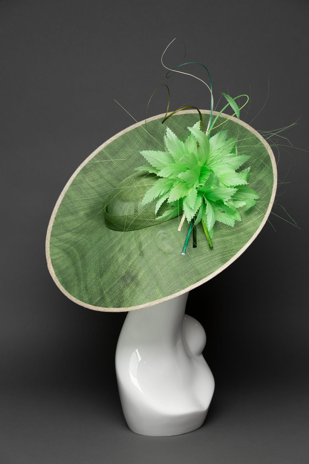 THG3396 - The Hat Girls