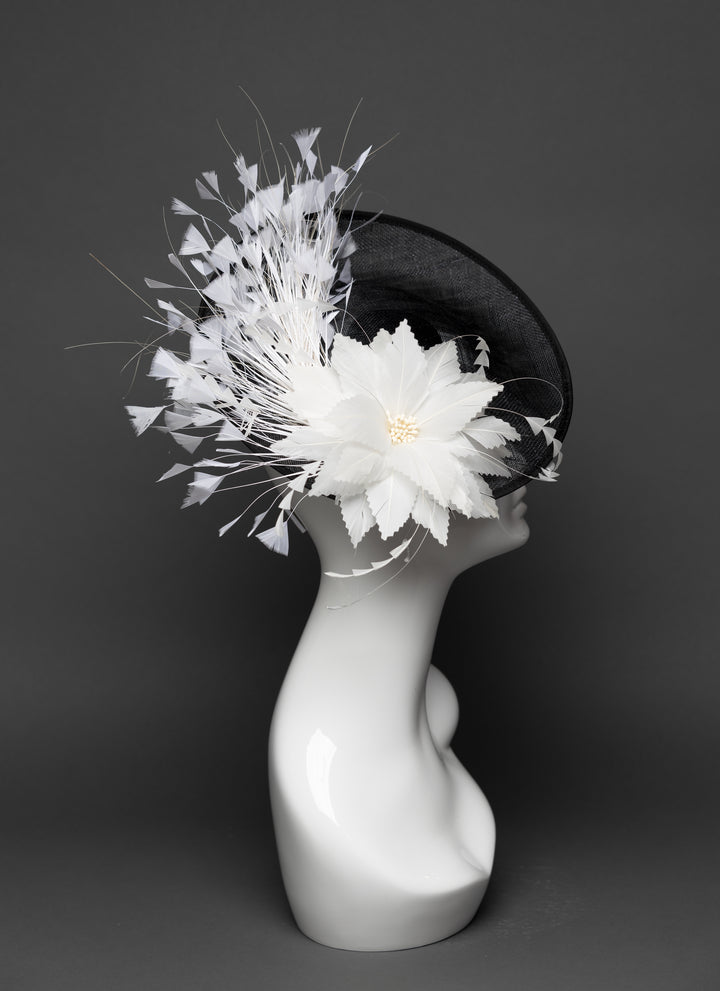 THG3406 - The Hat Girls