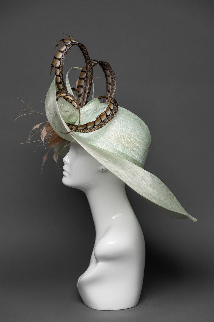 THG3424 - The Hat Girls