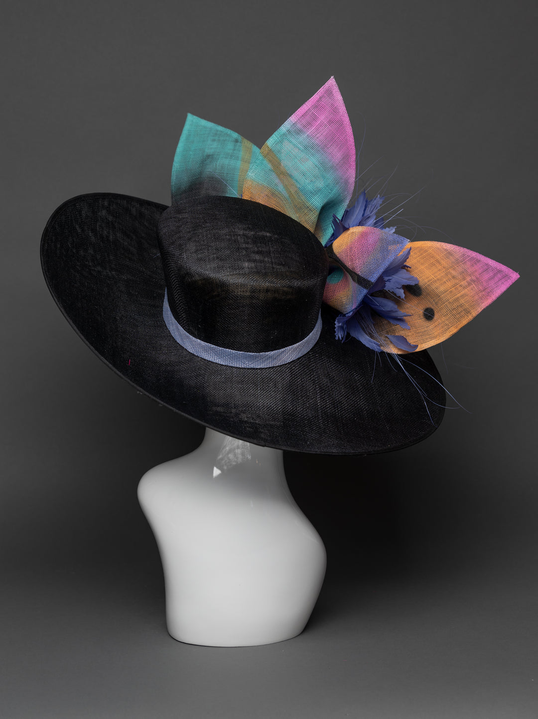 THG3431 - The Hat Girls