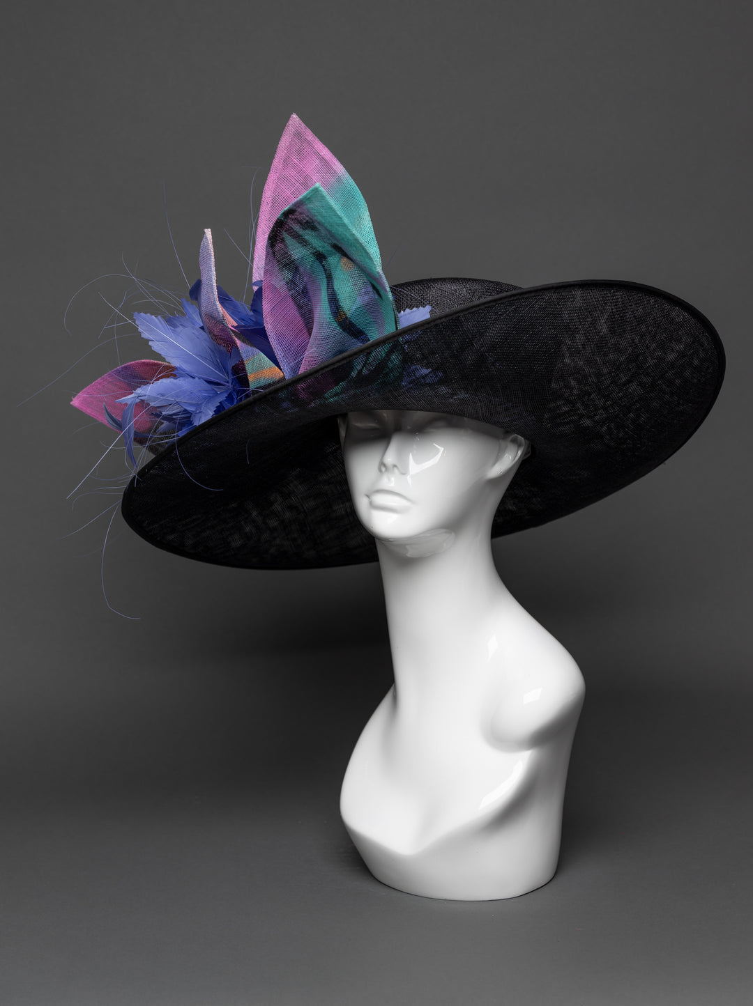 THG3431 - The Hat Girls