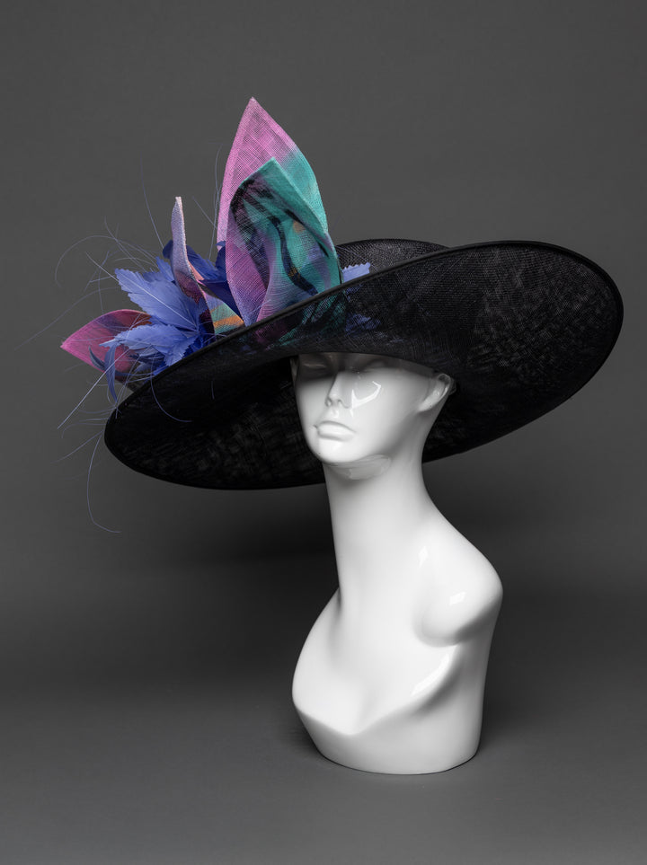 THG3431 - The Hat Girls