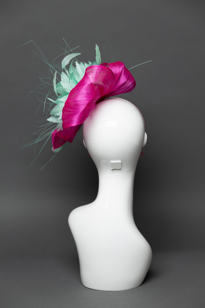 THG3485 - The Hat Girls