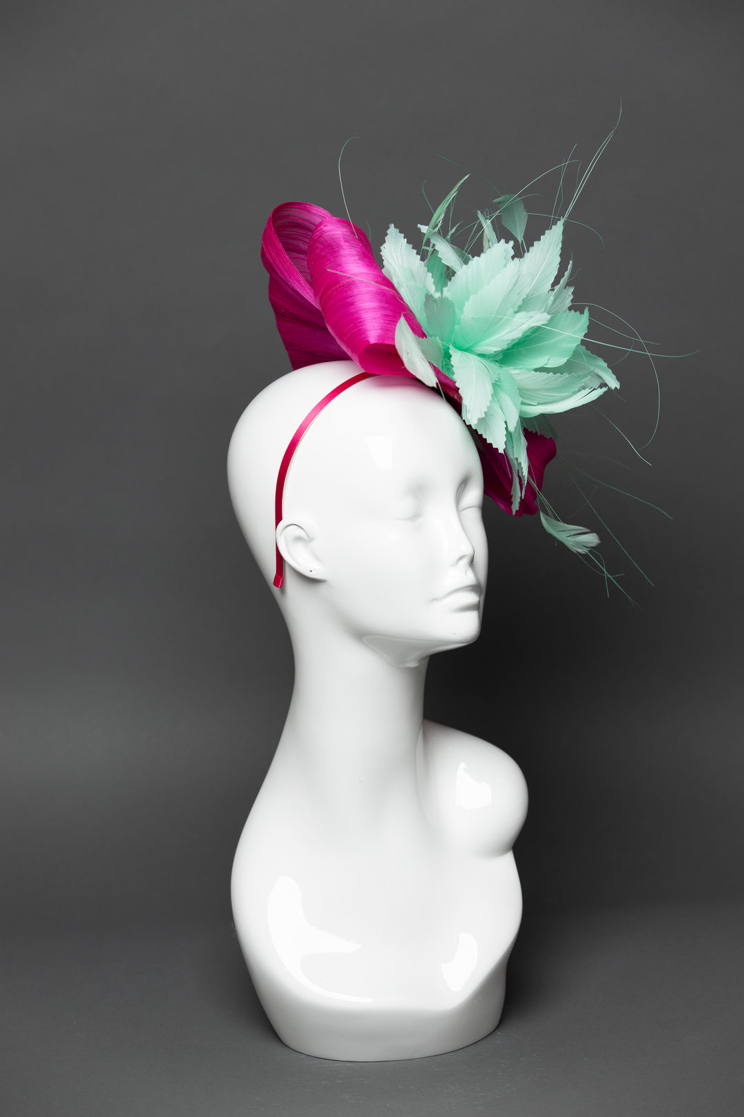 THG3485 - The Hat Girls