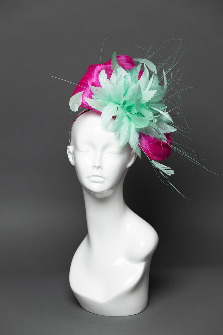 THG3485 - The Hat Girls