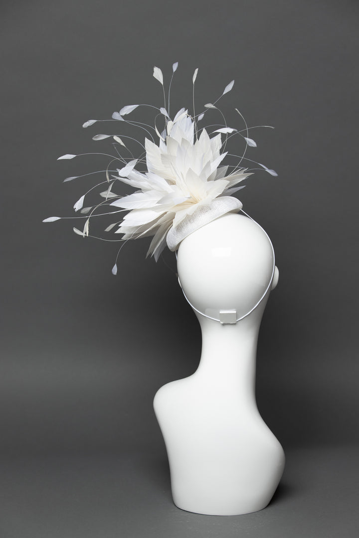 THG3487 - The Hat Girls