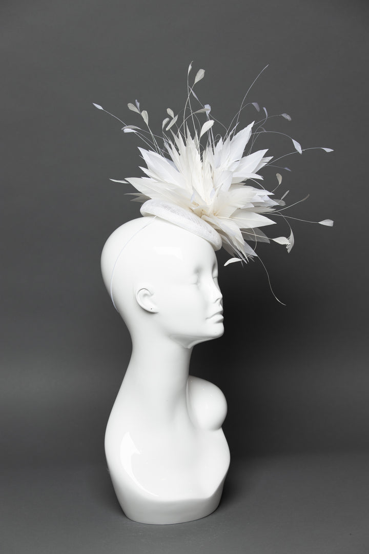 THG3487 - The Hat Girls