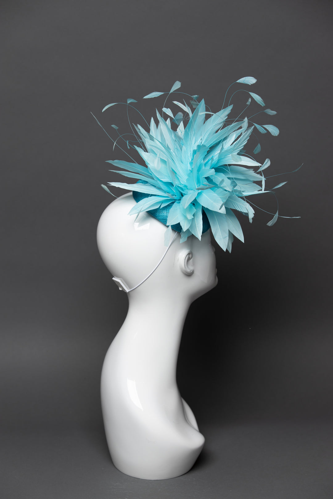 THG3499 - The Hat Girls