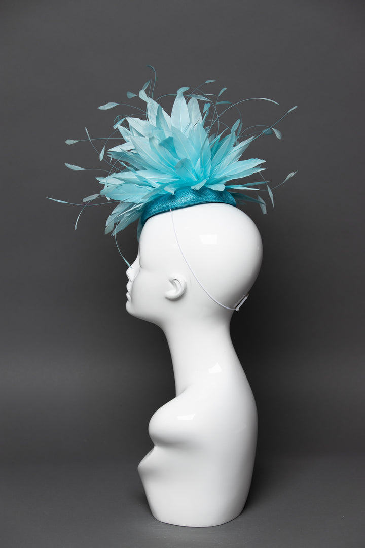 THG3499 - The Hat Girls